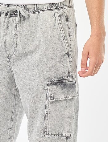 Calças multibolsos com cintura elástica