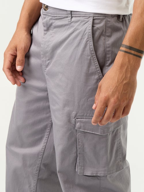 Calças multibolsos de corte regular - Kiabi Calças multibolsos de corte regular - Kiabi