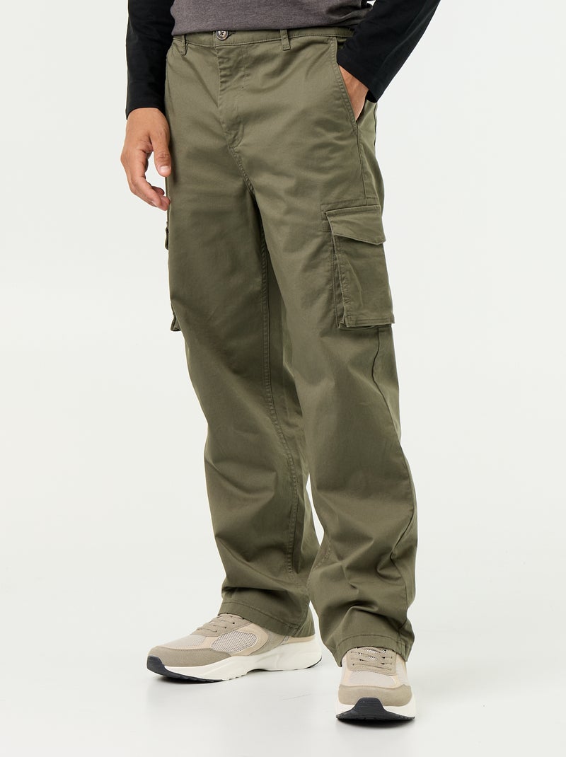 Calças multibolsos de corte regular Verde - Kiabi