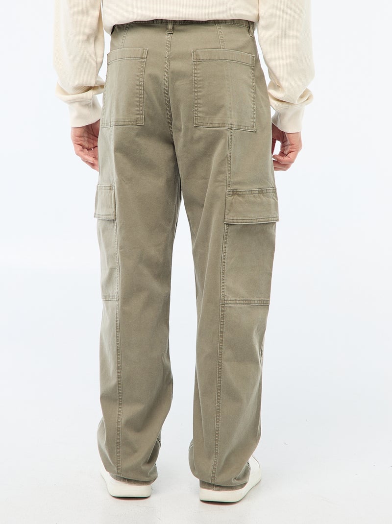 Calças multibolsos lisas corte direito / Regular Fit Caqui - Kiabi