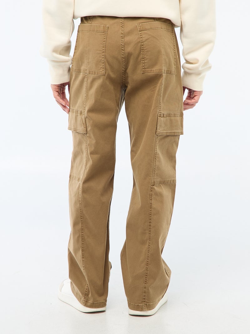 Calças multibolsos lisas corte direito / Regular Fit Castanho - Kiabi