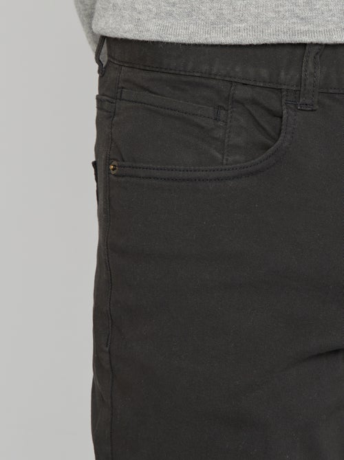 Calças para homem com corte slim e 5 bolsos - Kiabi Calças para homem com corte slim e 5 bolsos - Kiabi