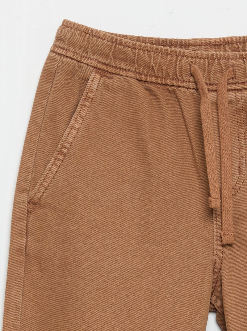 Calças relaxed fit com cintura elástica Castanho - Kiabi