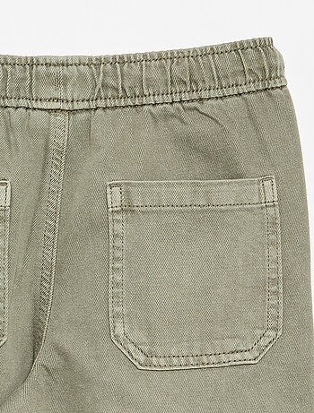Calças relaxed fit com cintura elástica