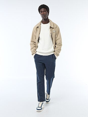 Calças retas com cintura elástica