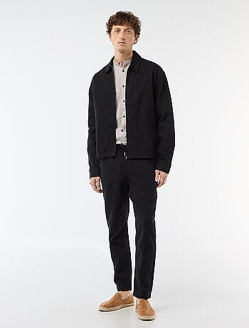 Calças retas com cintura elástica