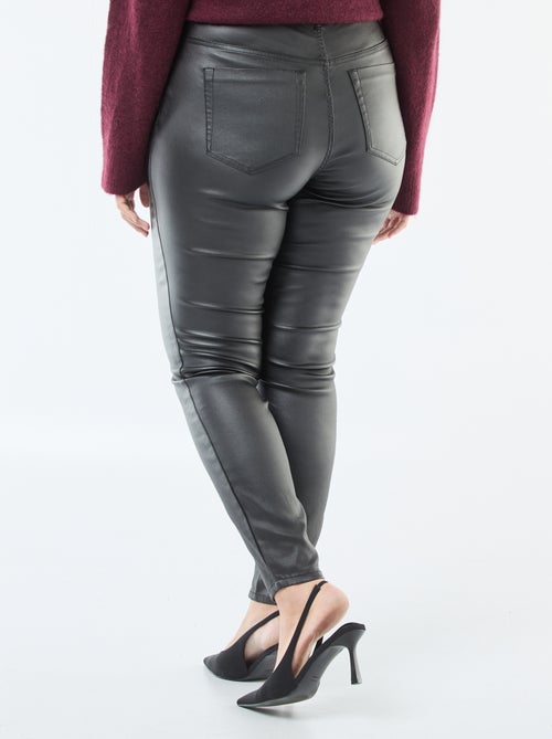 Calças retas em material acetinado - Kiabi