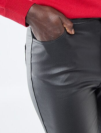 Calças skinny revestidas lisas