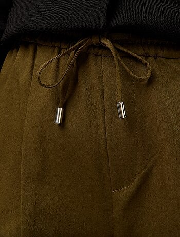 Calças tipo jogger lisas