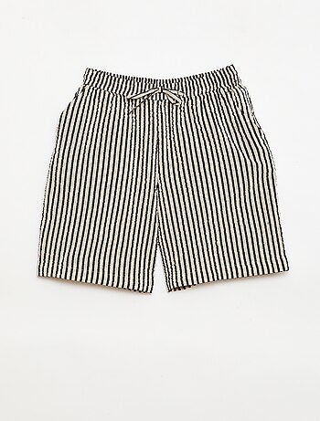 Calções às riscas com atilhos