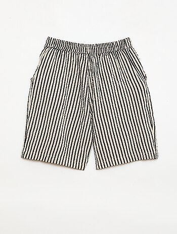 Calções às riscas com atilhos