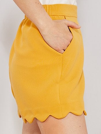 Calções com acabamento corola - Kiabi