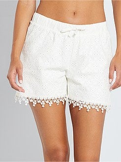 Calções com bordado inglês - Kiabi