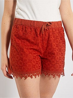 Calções com bordado inglês - Kiabi