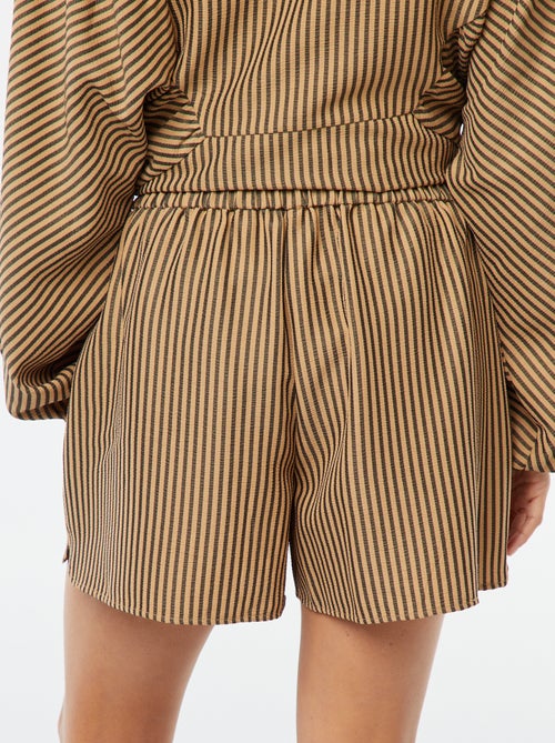 Calções curtos às riscas com bolsos - Kiabi