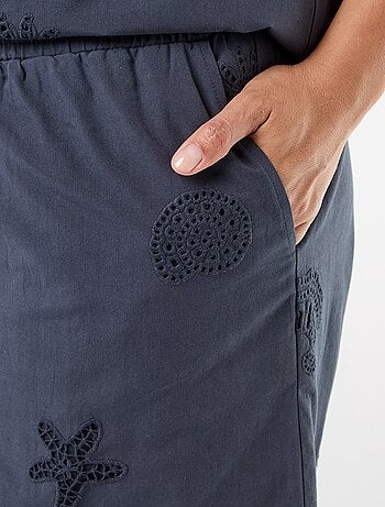 Calções de algodão com motivos vazados