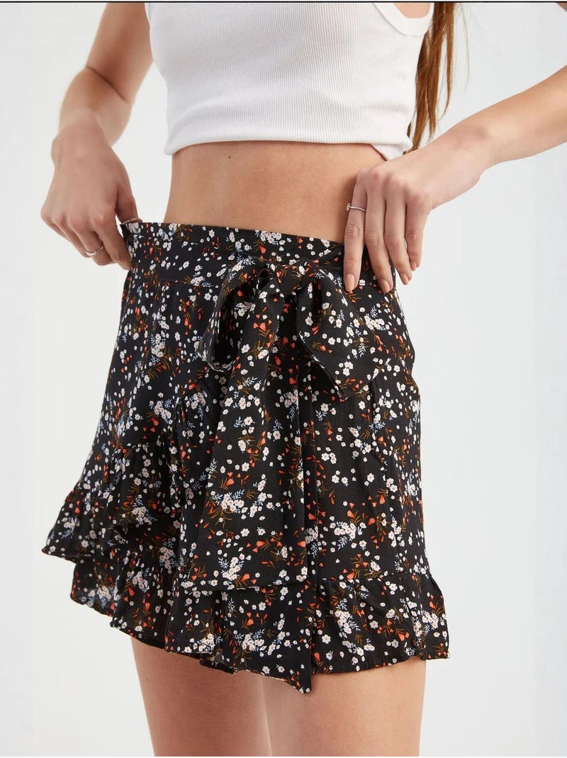 Calções de cintura subida com estampado floral e detalhe de cinto hiccup Preto - Kiabi