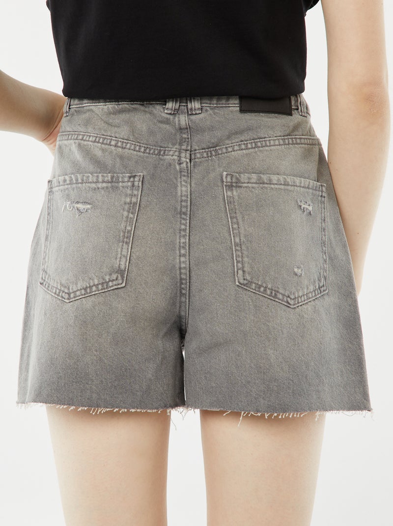 Calções de ganga com rasgões e acabamentos a cru CINZA - Kiabi