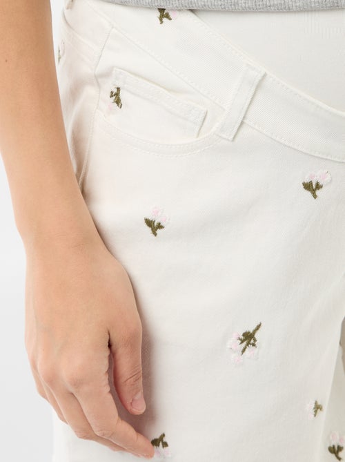 Calções de ganga de cintura alta de maternidade com bordados - Kiabi