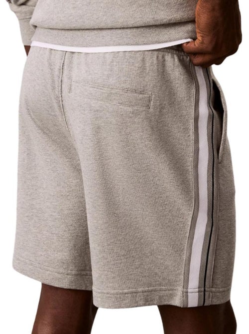 Calções de homem calvin klein jeans com logótipo em fita terry cinzento - Kiabi Calções de homem calvin klein jeans com logótipo em fita terry cinzento - Kiabi