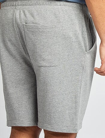 Calções em moletão