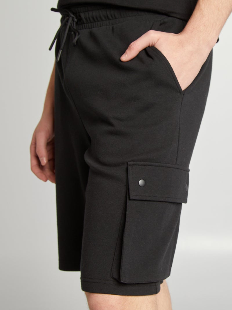Calções em moletão leve com bolsos com abas Preto - Kiabi