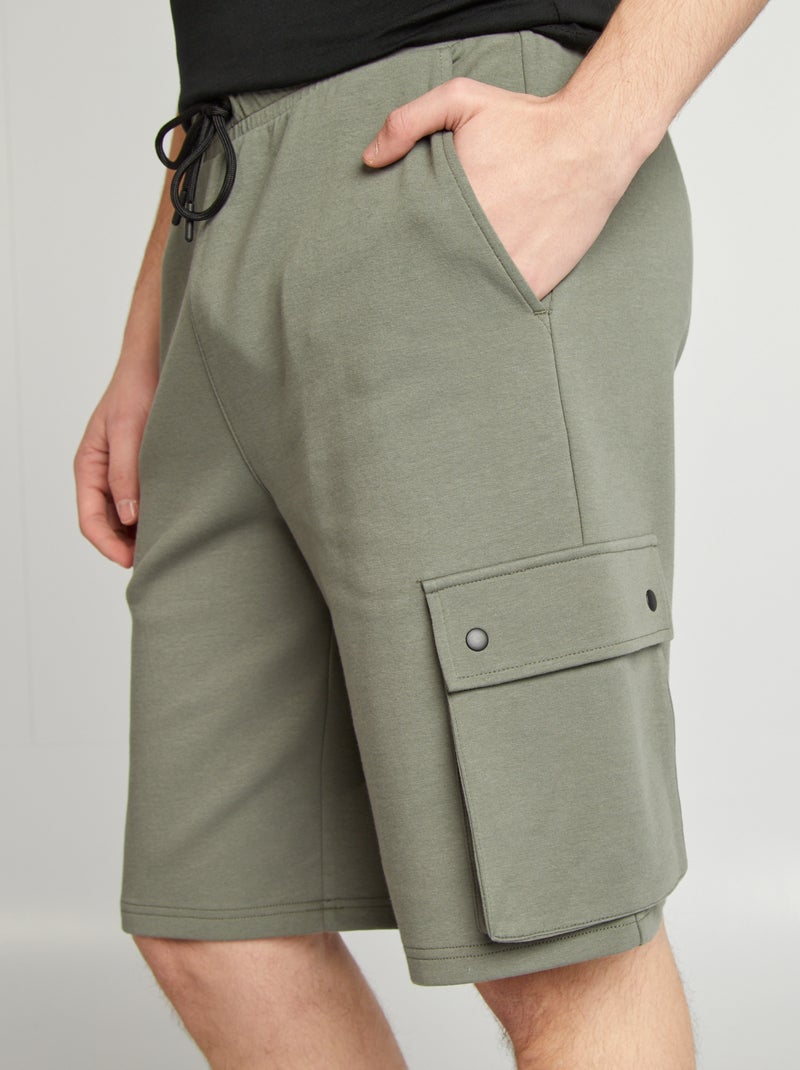 Calções em moletão leve com bolsos com abas VERDE - Kiabi