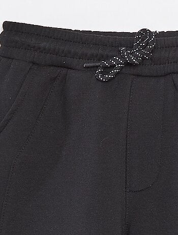 Calções em moletão leve tipo ténis