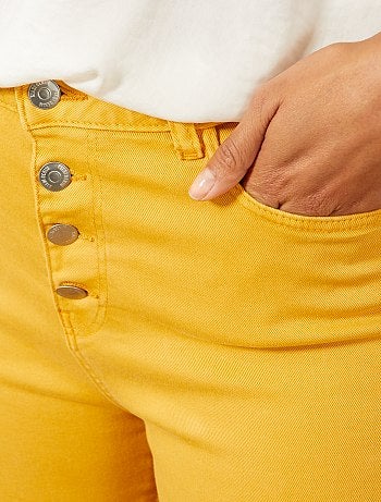 Calções em sarja com braguilha com botões - Kiabi