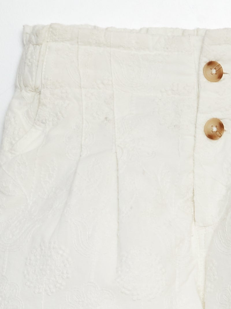 Calções em voile de algodão com bordado inglês Branco - Kiabi