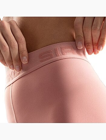 Calções justos e curtos de treino para mulher