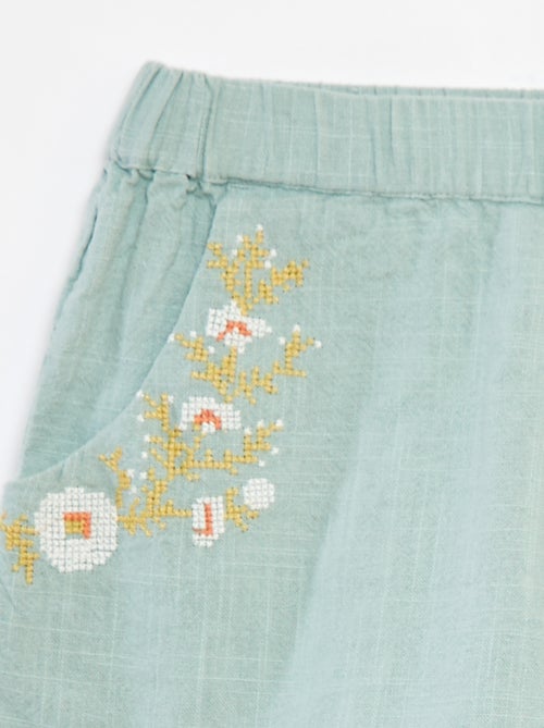 Calções leves com bordados e 2 bolsos - Kiabi