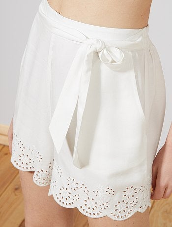 Calções soltinhos e bordado inglês - Kiabi