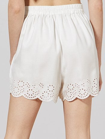 Calções soltinhos e bordado inglês - Kiabi