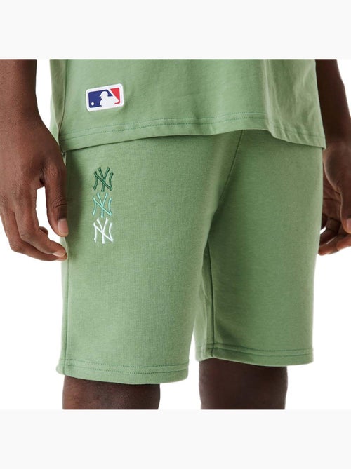 Calções Verdes Masculinos New Era 60359432 - Kiabi Calções Verdes Masculinos New Era 60359432 - Kiabi