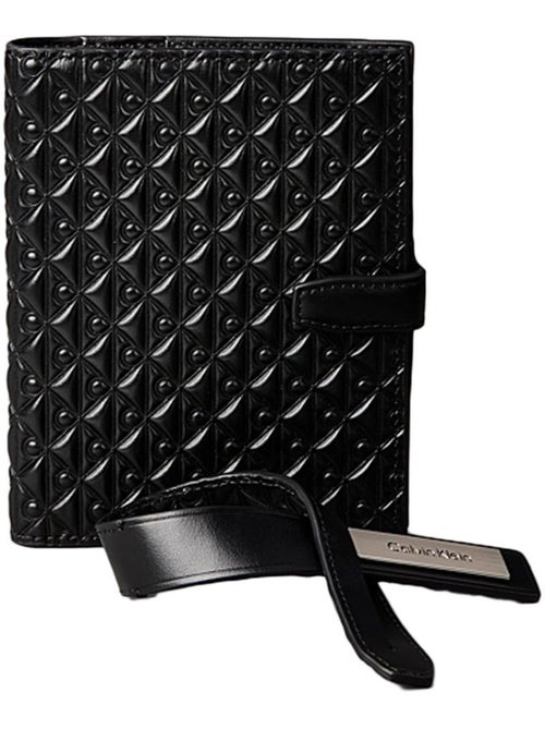 Calvin Klein Jeans - Conjunto de Viagem Masculino: Porta-passaporte e Etiqueta de Bagagem Pretos - Kiabi Calvin Klein Jeans - Conjunto de Viagem Masculino: Porta-passaporte e Etiqueta de Bagagem Pretos - Kiabi