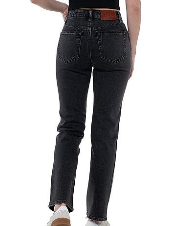 Calvin klein jeans lv047b909g - jeans retos pretos para mulher