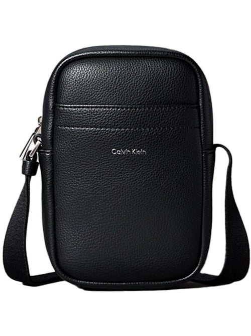 Calvin Klein Jeans Raiseds - Mala a Tiracolo Preta para Homem - Kiabi Calvin Klein Jeans Raiseds - Mala a Tiracolo Preta para Homem - Kiabi