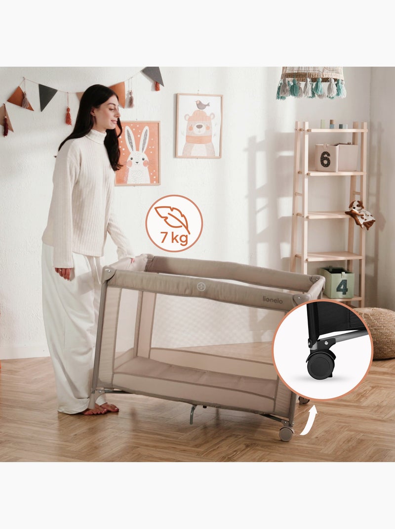 Cama de Viagem 2em1 LIONELO Amelie - Parque de Bebé - Ligeira - Rodas - Com Saco Preto - Kiabi