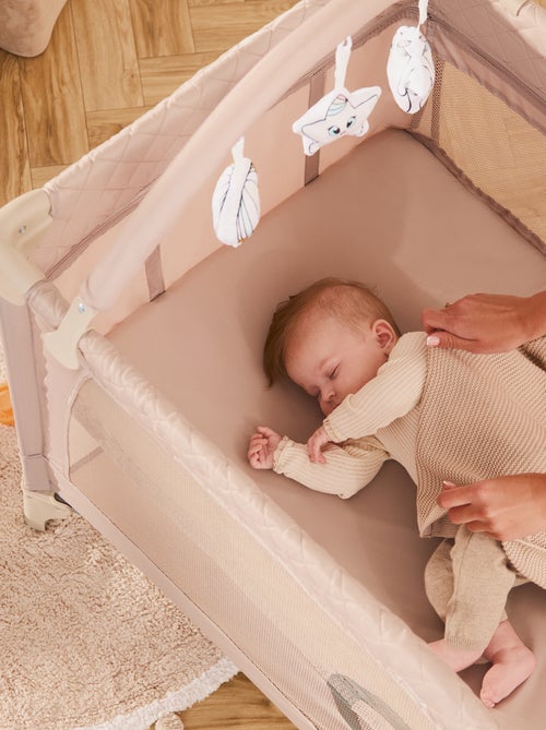Cama de viagem 3 em 1 LIONELO Flower – Parque infantil – 0-36 meses – Dobragem rápida – Rodas - Kiabi Cama de viagem 3 em 1 LIONELO Flower – Parque infantil – 0-36 meses – Dobragem rápida – Rodas - Kiabi