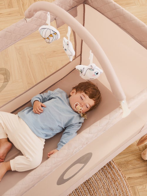 Cama de viagem 3 em 1 LIONELO Flower – Parque infantil – 0-36 meses – Dobragem rápida – Rodas - Kiabi Cama de viagem 3 em 1 LIONELO Flower – Parque infantil – 0-36 meses – Dobragem rápida – Rodas - Kiabi