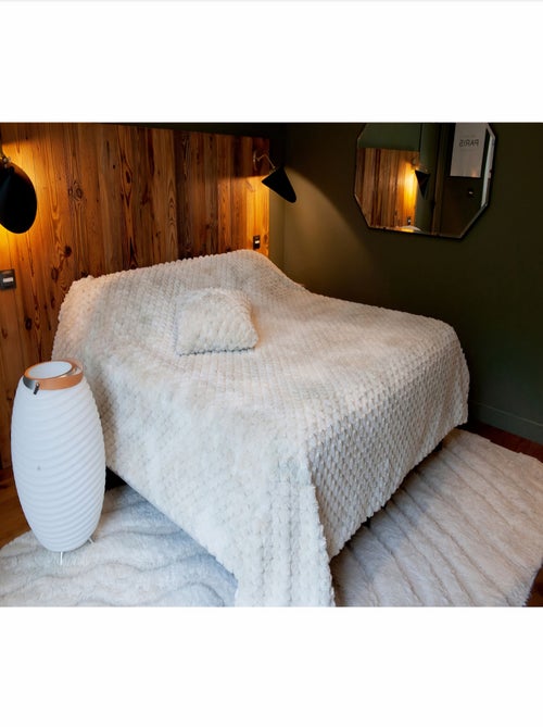 Cama ou colcha pele sintética com relevo de diamante - Kiabi