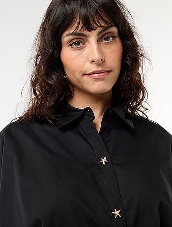 Camisa acetinada com botões estrela-do-mar