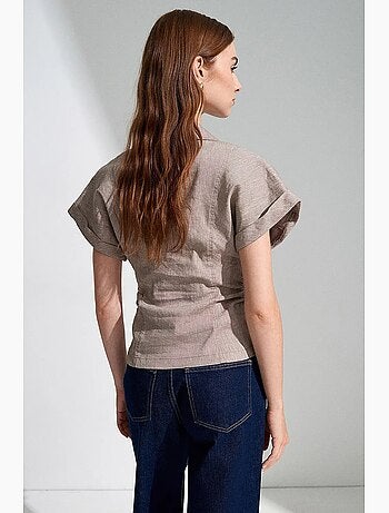 Camisa ajustada texturizada de manga curta dilvin