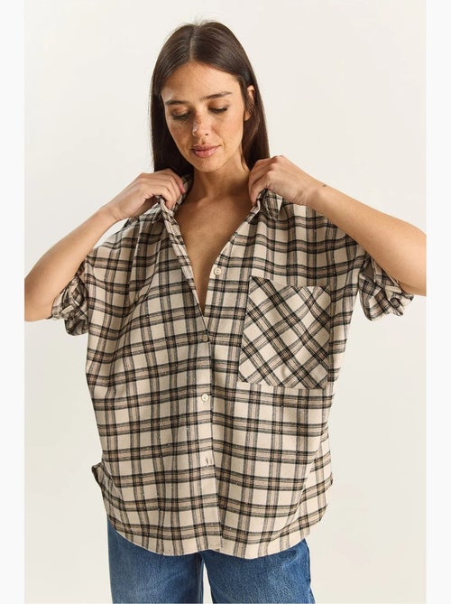 Camisa aos quadrados oversized de manga comprida com bolso lucci - Kiabi Camisa aos quadrados oversized de manga comprida com bolso lucci - Kiabi