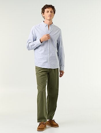 Camisa às riscas com colarinho abotoado