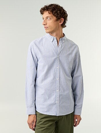 Camisa às riscas com colarinho abotoado