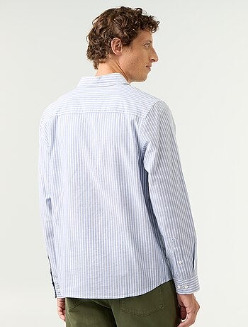 Camisa às riscas com colarinho abotoado