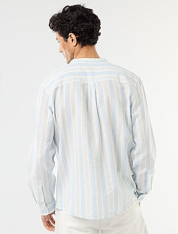 Camisa às riscas com gola mao e mangas arregaçáveis