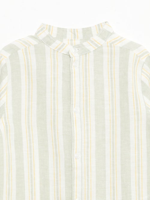 Camisa às riscas com gola mao em linho e algodão - Kiabi Camisa às riscas com gola mao em linho e algodão - Kiabi